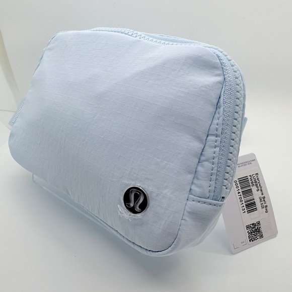 NWT LULULEMON BELT BAG 1L Powder Blue DEAD STOCK COLOR - Picture 3 of 16